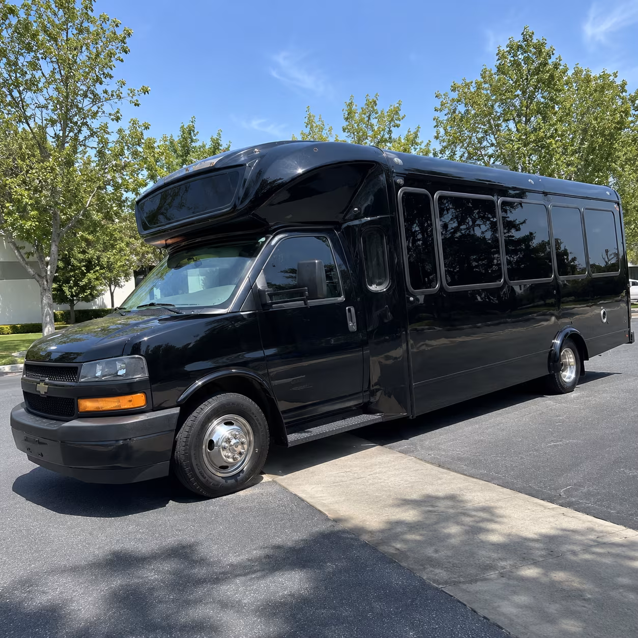 missoula 15 passenger party bus